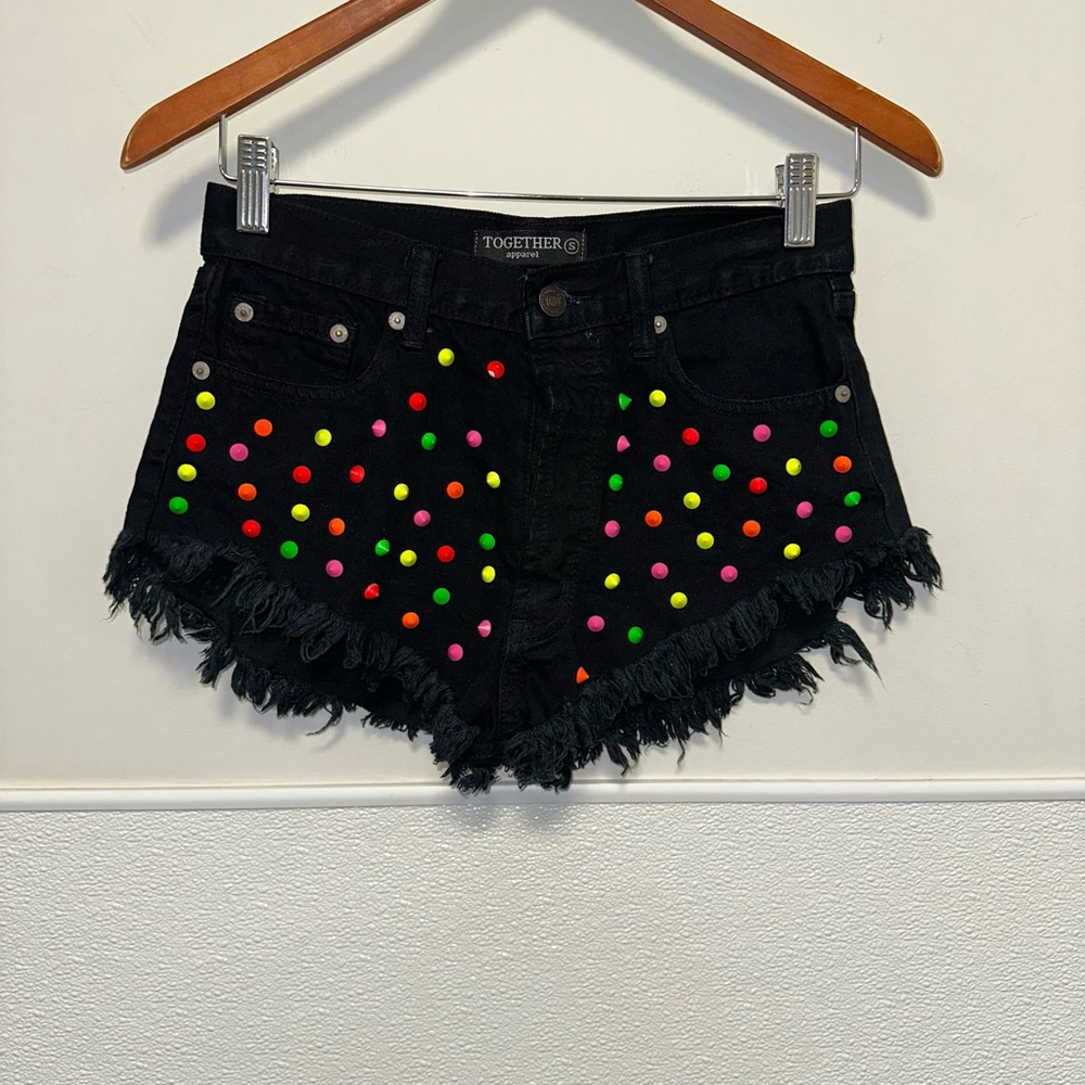 Together Apparel Women’s Studded Denim Shorts Size S Black Multi-color rave - Picture 1 of 10